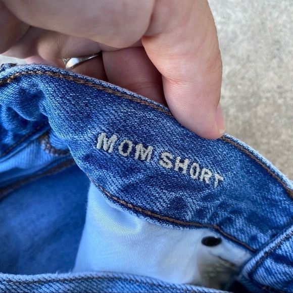American Eagle Mom Short - Picture 3 of 5